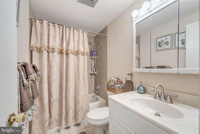 40 RITTENHOUSE DR, Willingboro, NJ 08046