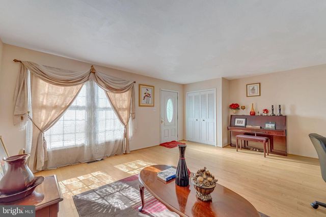 40 RITTENHOUSE DR, Willingboro, NJ 08046