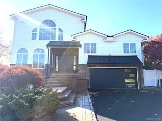 65 Mellow Ln, Jericho, NY 11753
