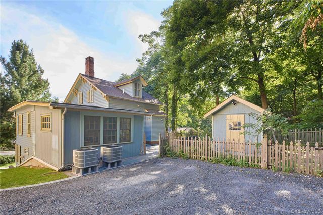 1641 Northern Boulevard, Roslyn, NY 11576