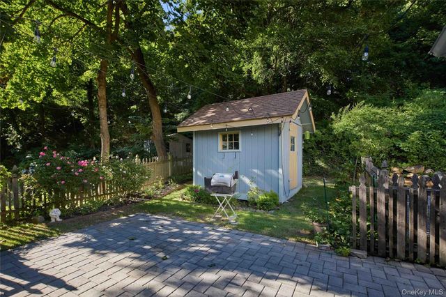 1641 Northern Boulevard, Roslyn, NY 11576