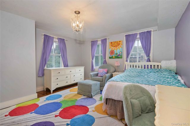 1641 Northern Boulevard, Roslyn, NY 11576