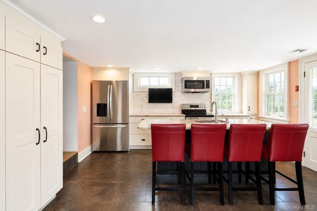 1641 Northern Boulevard, Roslyn, NY 11576