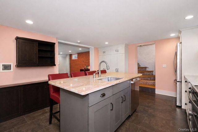 1641 Northern Boulevard, Roslyn, NY 11576