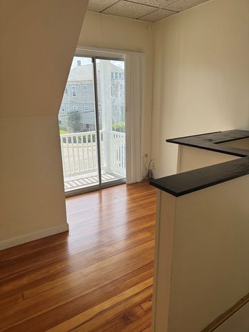 28 Early Ave 28, Medford, MA 02155