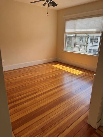 28 Early Ave 28, Medford, MA 02155