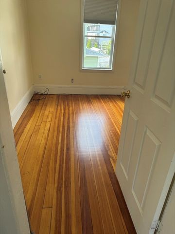 28 Early Ave 28, Medford, MA 02155