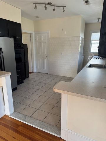 28 Early Ave 28, Medford, MA 02155