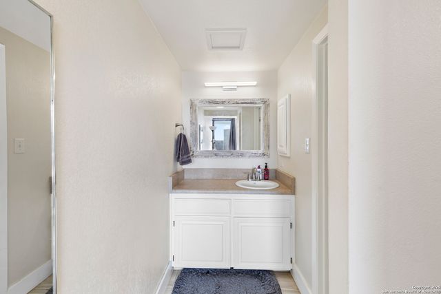 7701 Wurzbach Rd Apt 1701, San Antonio, TX 78229