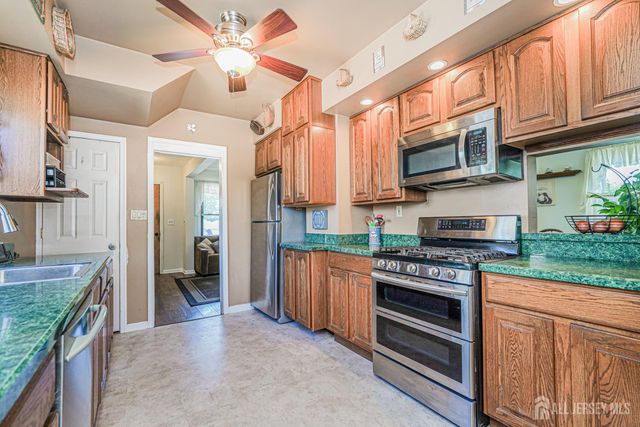12 Fox Road, Edison, NJ 08817