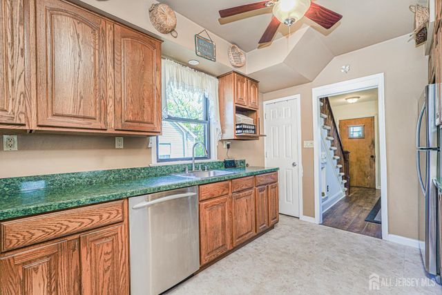 12 Fox Road, Edison, NJ 08817