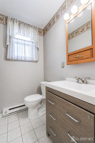12 Fox Road, Edison, NJ 08817