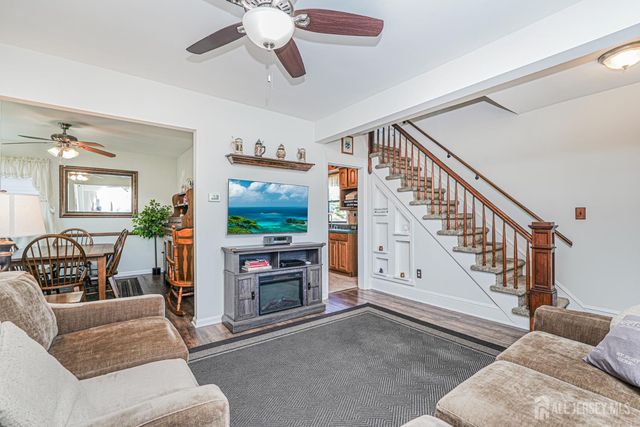 12 Fox Road, Edison, NJ 08817