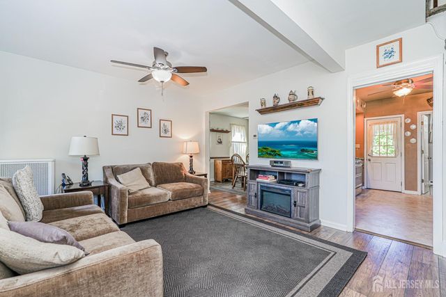 12 Fox Road, Edison, NJ 08817