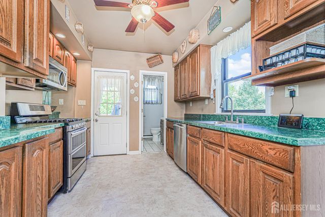 12 Fox Road, Edison, NJ 08817
