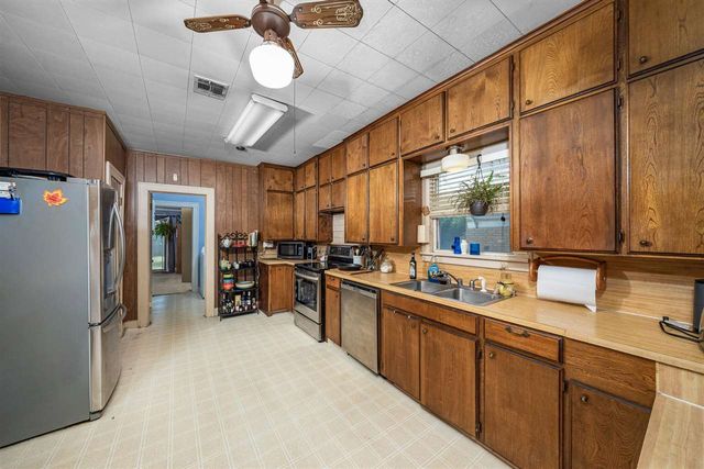 908 NW Arlington Ave, Lawton, OK 73507