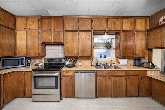 908 NW Arlington Ave, Lawton, OK 73507