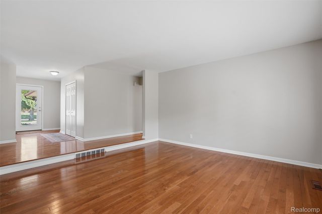 36273 Margareta Street, Livonia, MI 48152