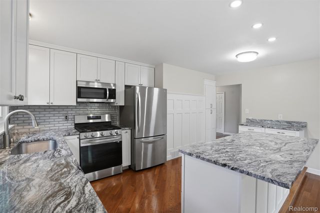 36273 Margareta Street, Livonia, MI 48152