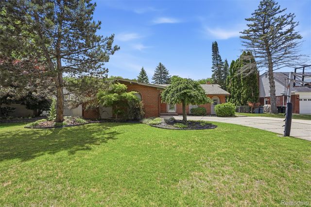 36273 Margareta Street, Livonia, MI 48152