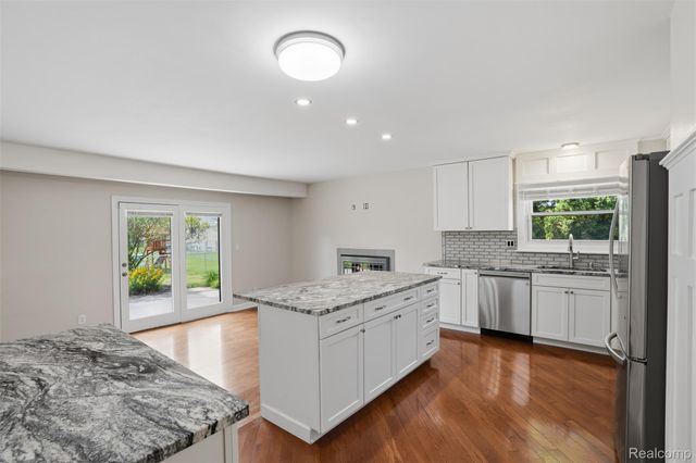 36273 Margareta Street, Livonia, MI 48152