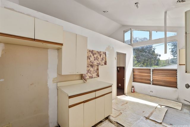 2209-A Liliha Street, Honolulu, HI 96817