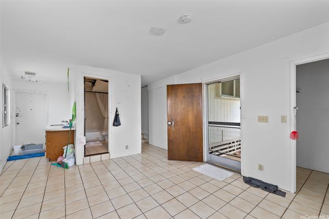 2209-A Liliha Street, Honolulu, HI 96817