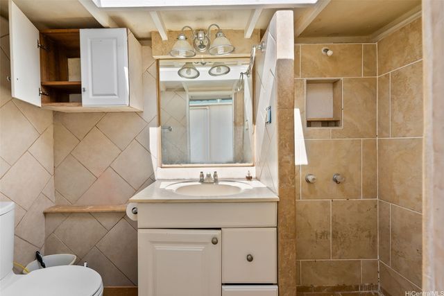 2209-A Liliha Street, Honolulu, HI 96817