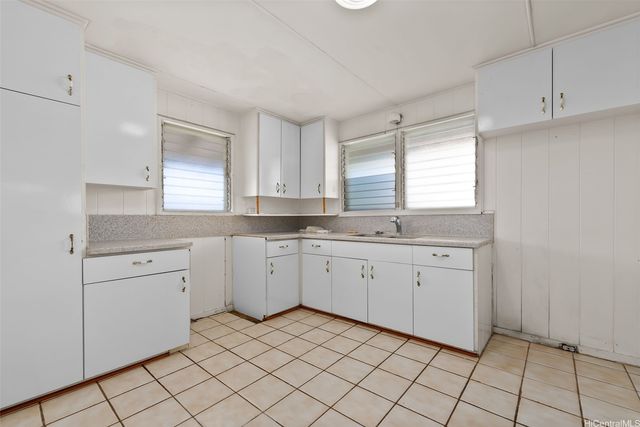 2209-A Liliha Street, Honolulu, HI 96817