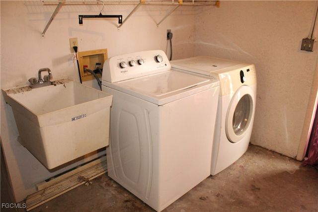 630 SE 13th CT, Cape Coral, FL 33990