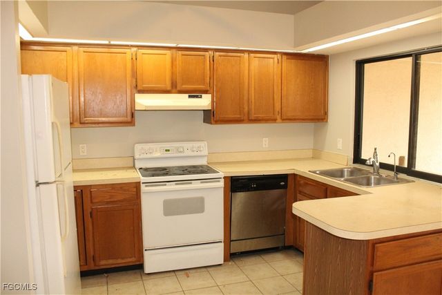 630 SE 13th CT, Cape Coral, FL 33990