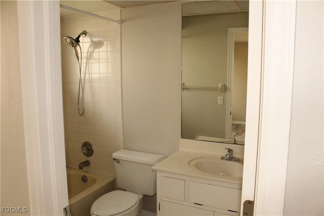 630 SE 13th CT, Cape Coral, FL 33990