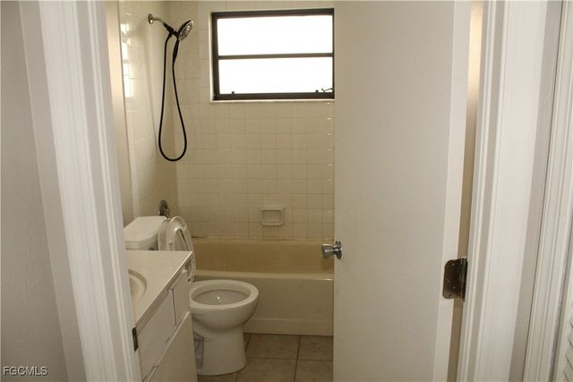 630 SE 13th CT, Cape Coral, FL 33990