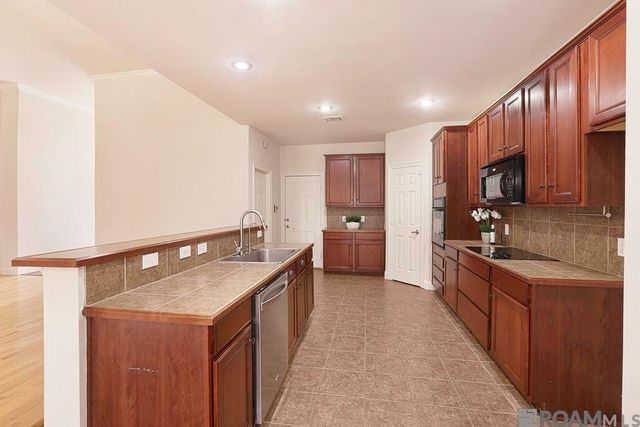 22782 Greencliff Dr, Denham Springs, LA 70726