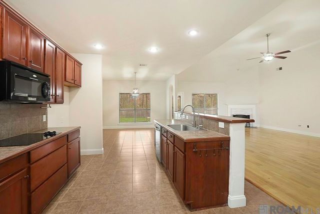 22782 Greencliff Dr, Denham Springs, LA 70726