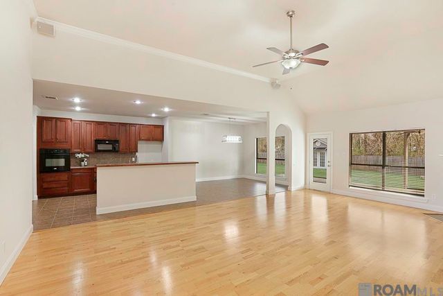 22782 Greencliff Dr, Denham Springs, LA 70726