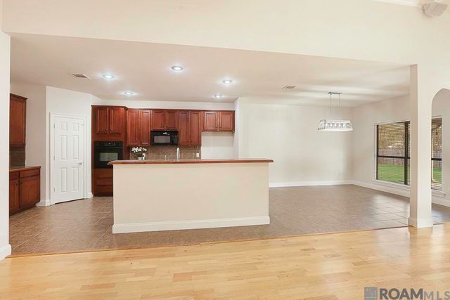 22782 Greencliff Dr, Denham Springs, LA 70726