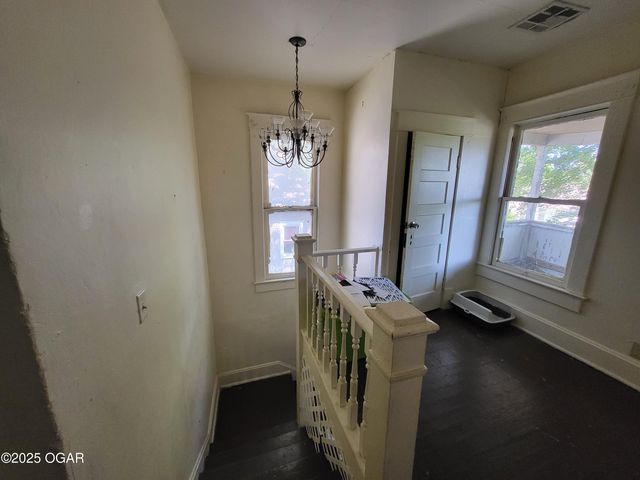 523 N Joplin Avenue, Joplin, MO 64801