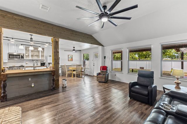 232 Laramie Lane, Desoto, TX 75115