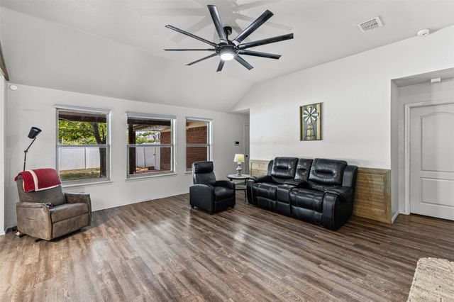 232 Laramie Lane, Desoto, TX 75115