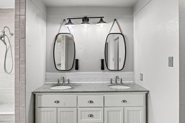 232 Laramie Lane, Desoto, TX 75115