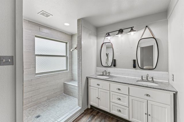 232 Laramie Lane, Desoto, TX 75115