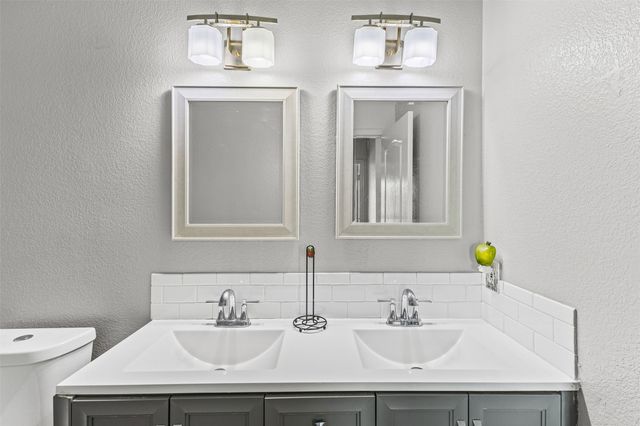 232 Laramie Lane, Desoto, TX 75115