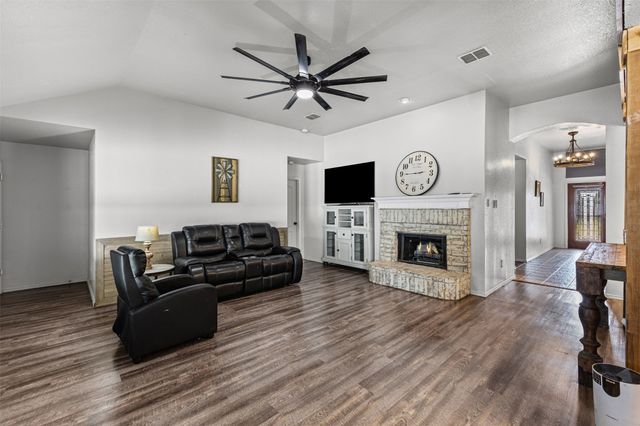 232 Laramie Lane, Desoto, TX 75115