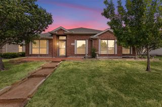 232 Laramie Lane, Desoto, TX 75115