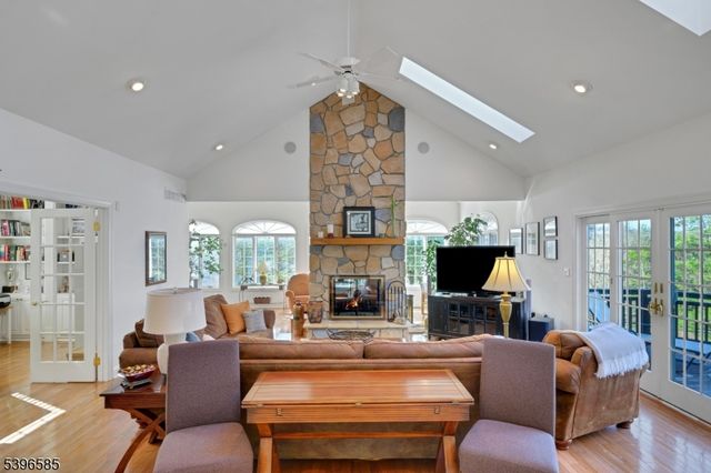 15 Skytop Dr, Denville Twp., NJ 07834