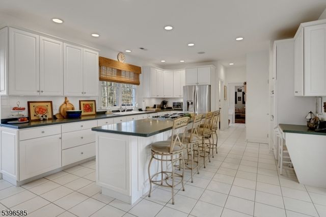 15 Skytop Dr, Denville Twp., NJ 07834