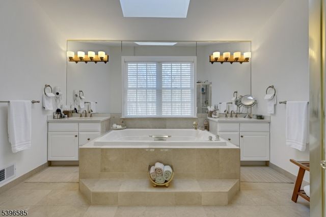 15 Skytop Dr, Denville Twp., NJ 07834