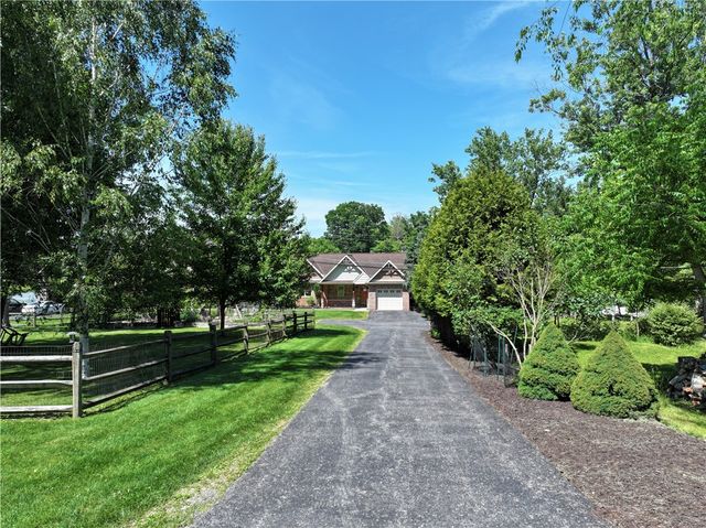320 N Lakeside Dr, Canonsburg, PA 15317