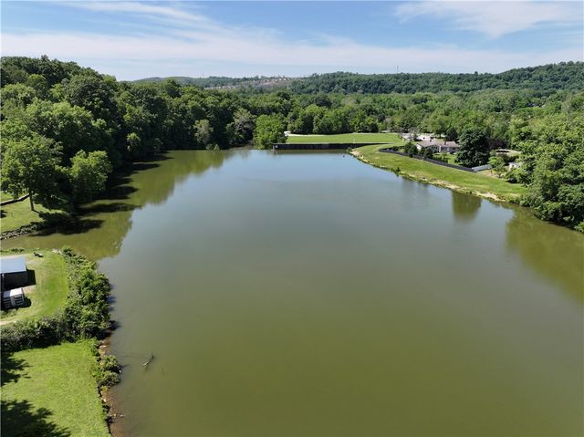 320 N Lakeside Dr, Canonsburg, PA 15317